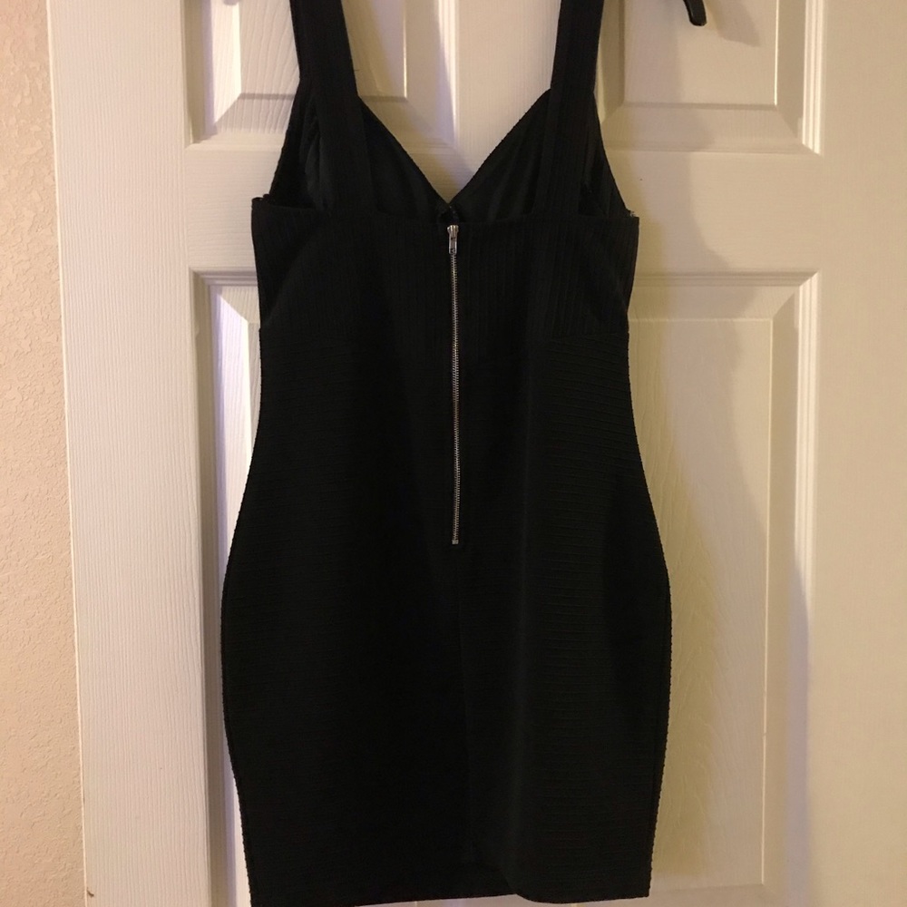 Dress - Picture 3 of 4